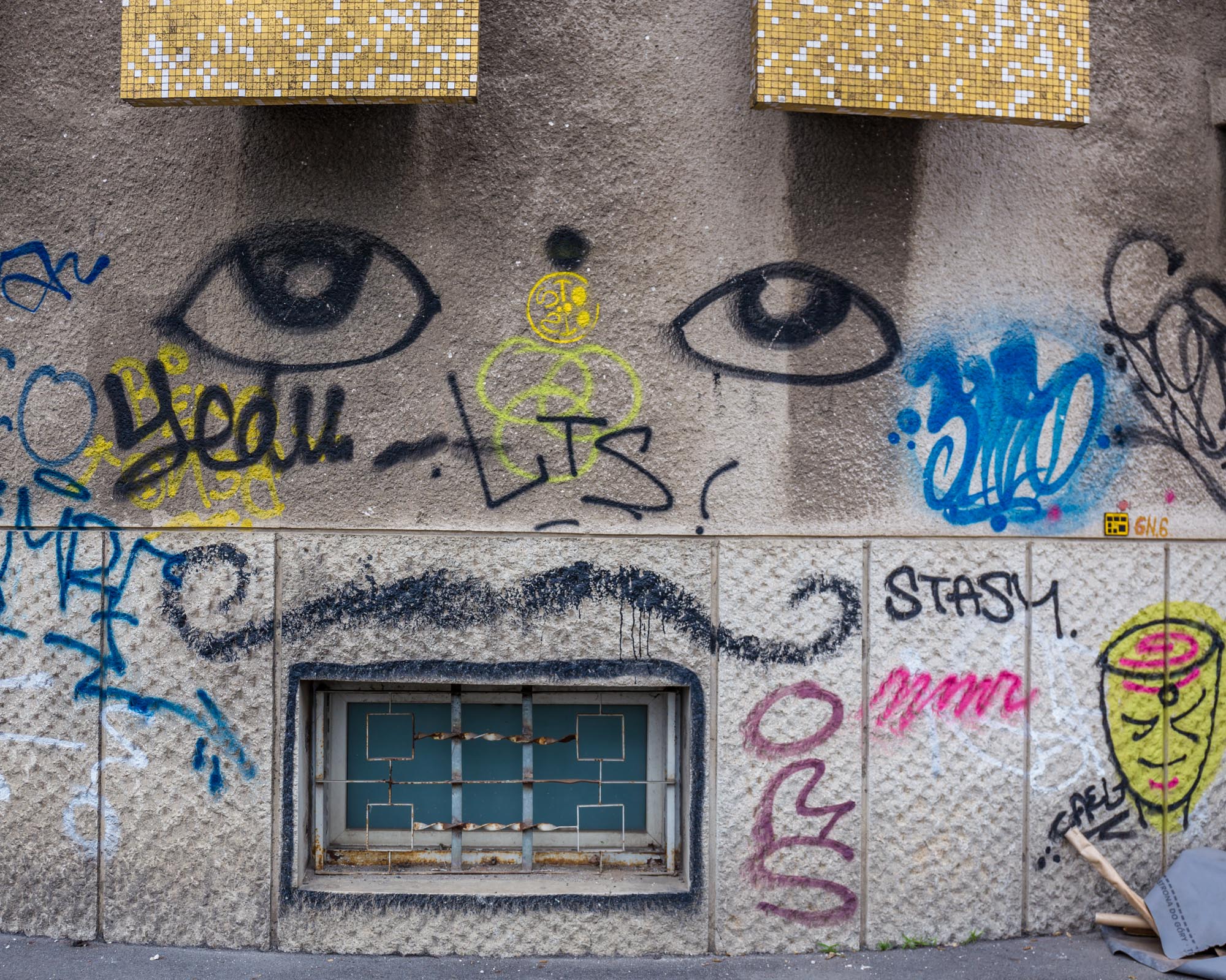 Graffiti, Bucharest, Romania